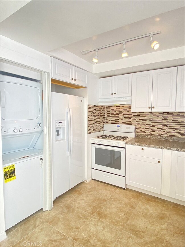 12196 Carnation Ln unit B, Moreno Valley, CA 92557 - photo 7