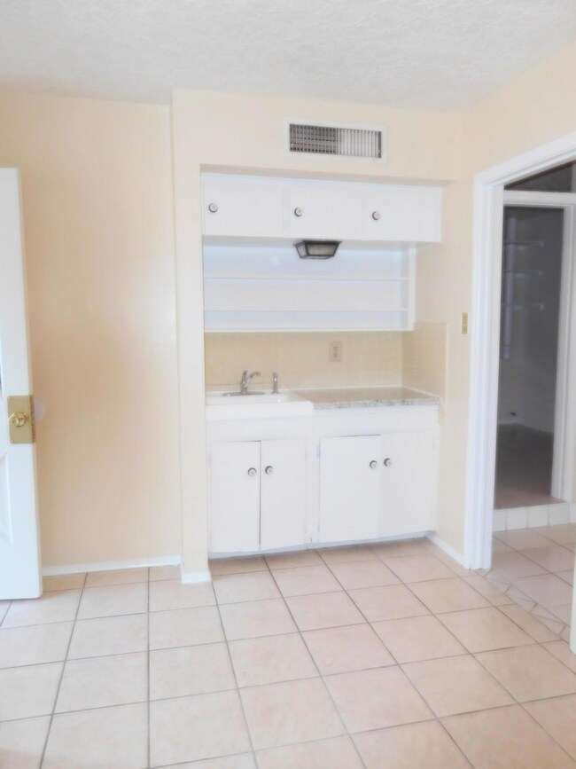 3617 Lebanon Ave unit 2, El Paso, TX 79930 - photo 4