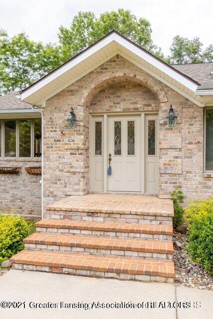 7139 Willow Woods Cir, Lansing, MI 48917 - photo 3