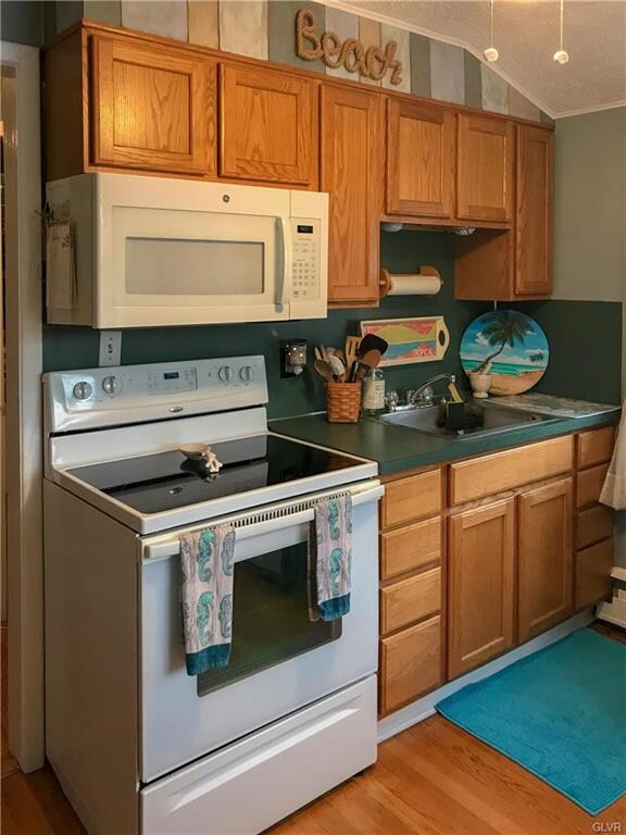 1005 S Cedar Crest Blvd unit 2nd floor, Allentown, PA 18103 - photo 4