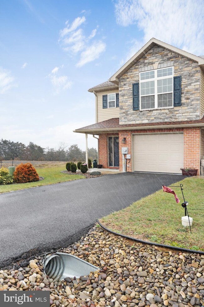 1210 Emilys Ct, Greencastle, PA 17225 - photo 3