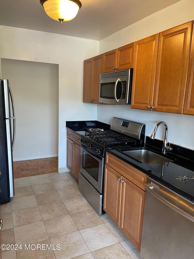 10 Ocean Blvd unit 8E, Atlantic Highlands, NJ 07716 - photo 3