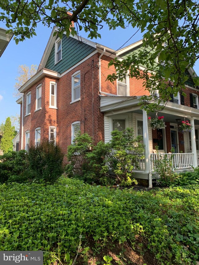 215 Meredith St, Kennett Square, PA 19348 - photo 2