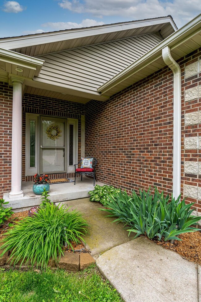 1715 University Dr, Muscatine, IA 52761 - photo 2