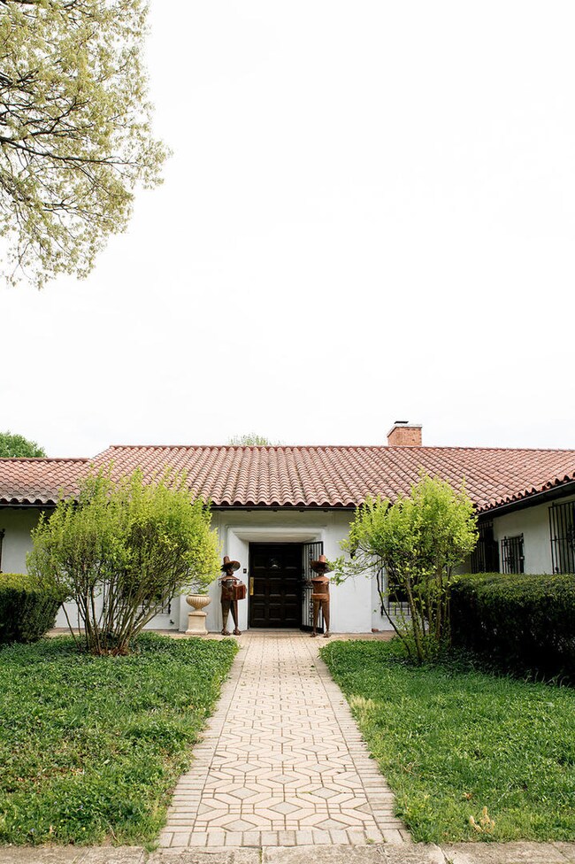 433 S Edgelawn Dr, Aurora, IL 60506 - photo 3