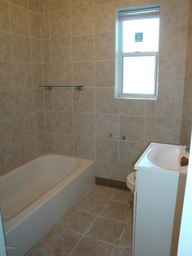 1638 Hazelhurst Dr, Jacksonville, FL 32216 - photo 5