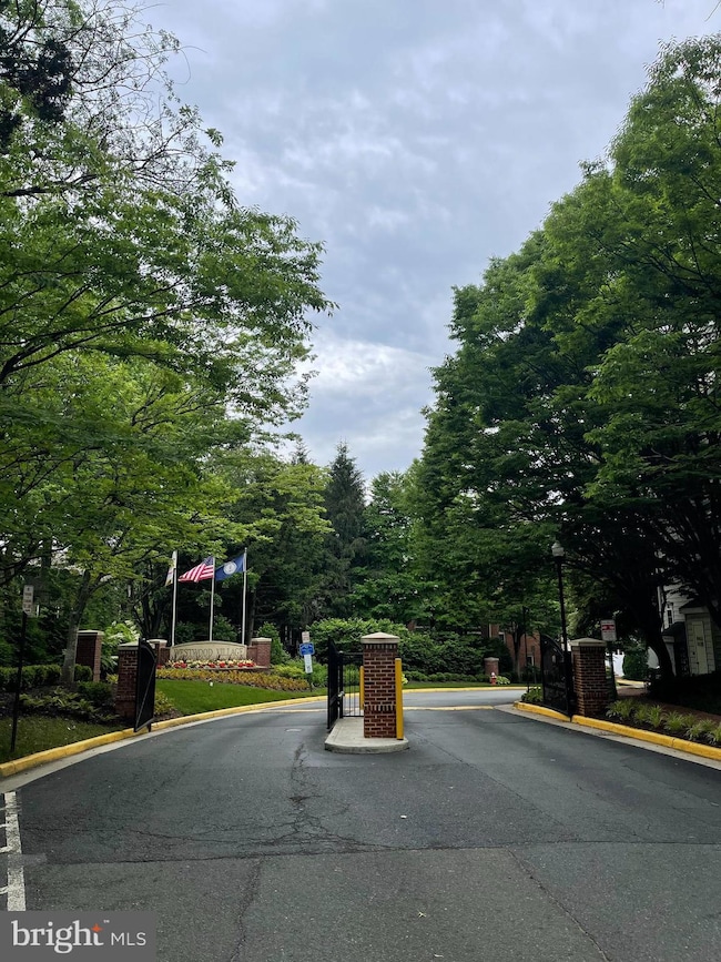 1510 Northern Neck Dr unit 201, Vienna, VA 22182 - photo 2