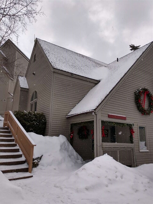 Indoor pool, hot tub, sauna, fitness center, locke