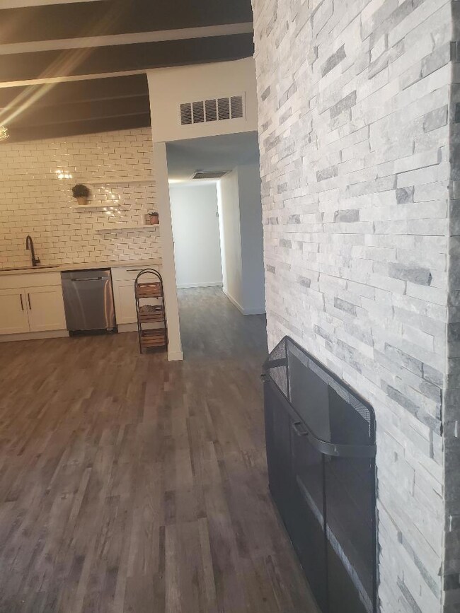 KITCHEN HALL
