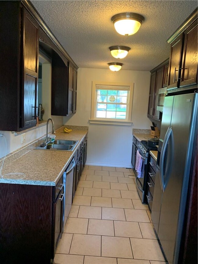 2311 W Alpine Cir, Siloam Springs, AR 72761 - photo 7