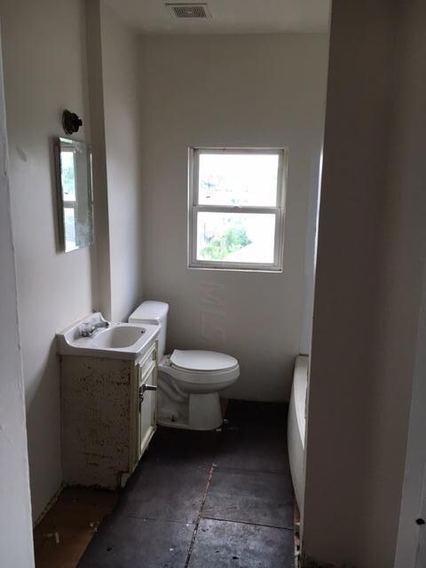 Full bath upstairs
