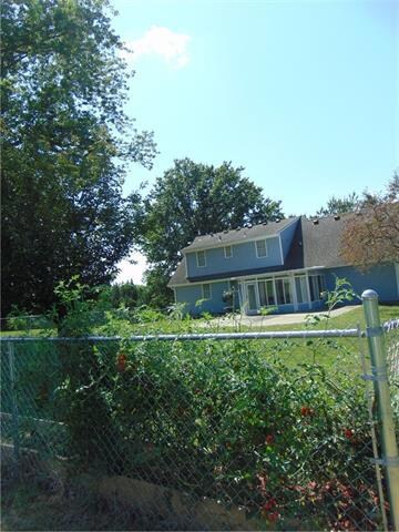 907 N Jackson St, Raymore, MO 64083 - photo 2