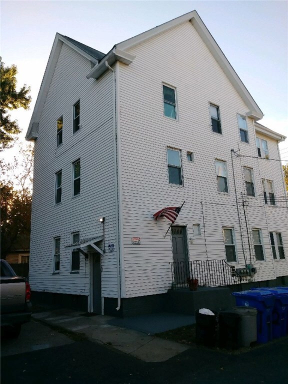 873 Roosevelt Ave, Pawtucket, RI 02860 - photo 2