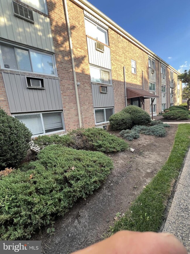8125 W Chester Pike unit C5, Upper Darby, PA 19082 - photo 6