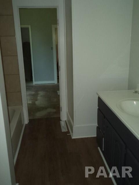 323 E 11th St, Davenport, IA 52803 - photo 5