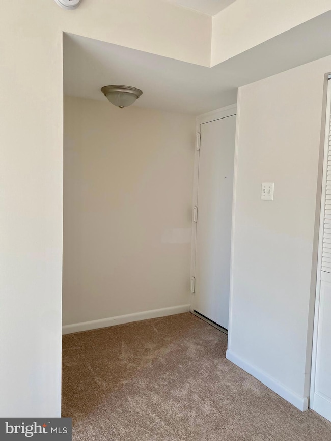 132 Roberts Ln unit 201, Alexandria, VA 22314 - photo 2