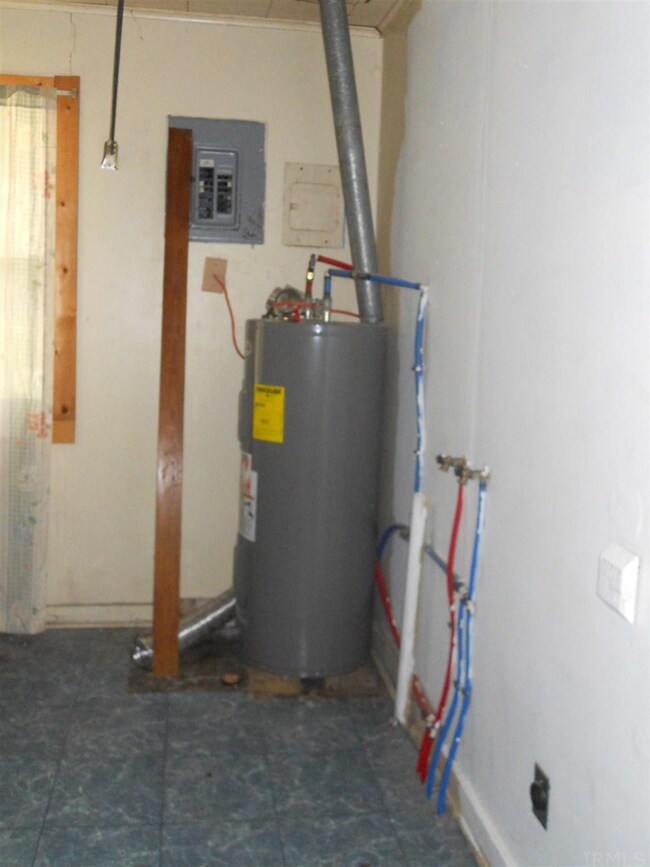 902 S Diamond St, Kokomo, IN 46901 - photo 7