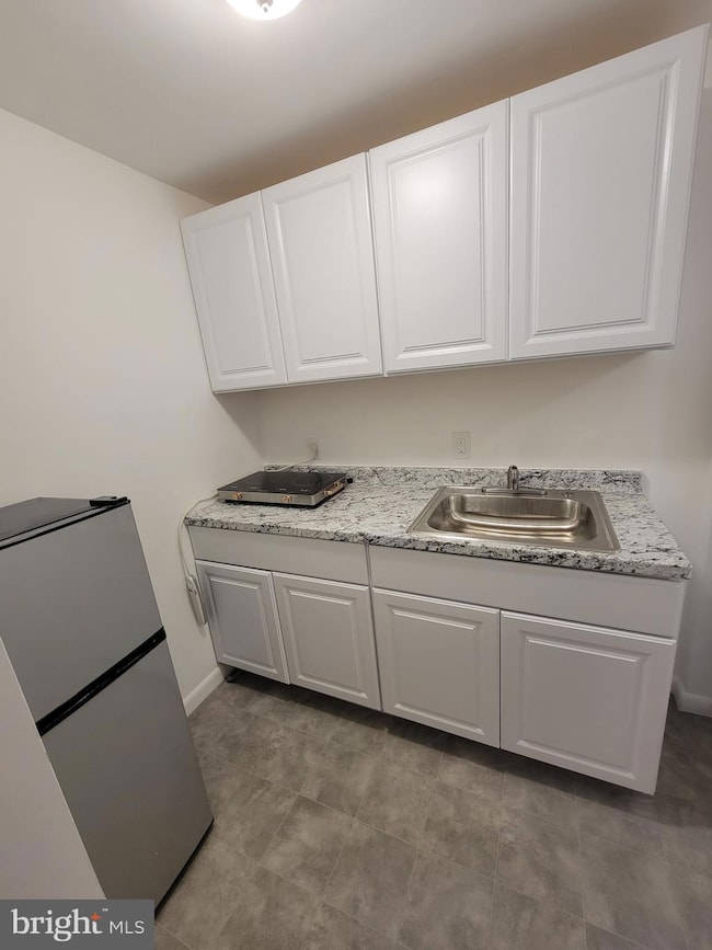 8417 Lazy Creek Ct, Springfield, VA 22153 - photo 5