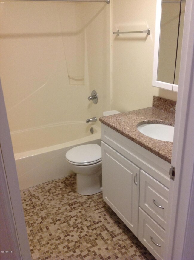 328 Pemberwick Rd unit 10, Greenwich, CT 06831 - photo 6