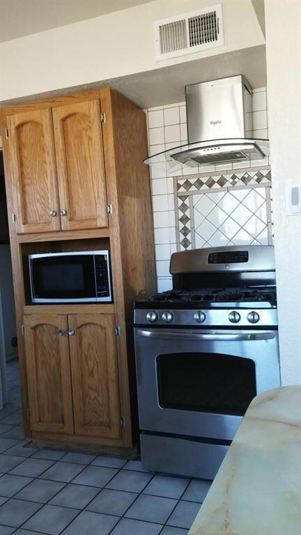 8030 Gilbert Dr, El Paso, TX 79907 - photo 5