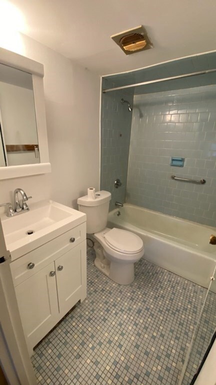 573 Broad St unit 221, East Weymouth, MA 02189 - photo 6