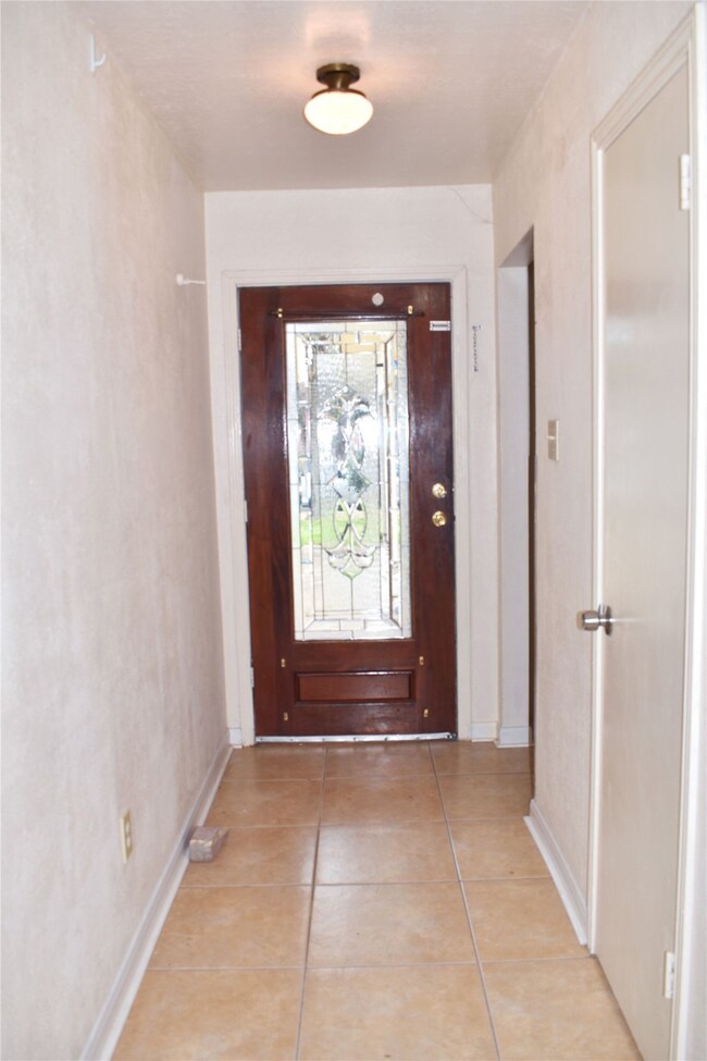 9527 Kingsvalley St, Houston, TX 77075 - photo 2