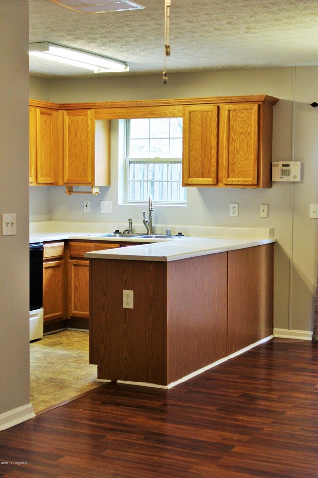 8545 Grand Neptune Dr unit 2102, Louisville, KY 40228 - photo 5