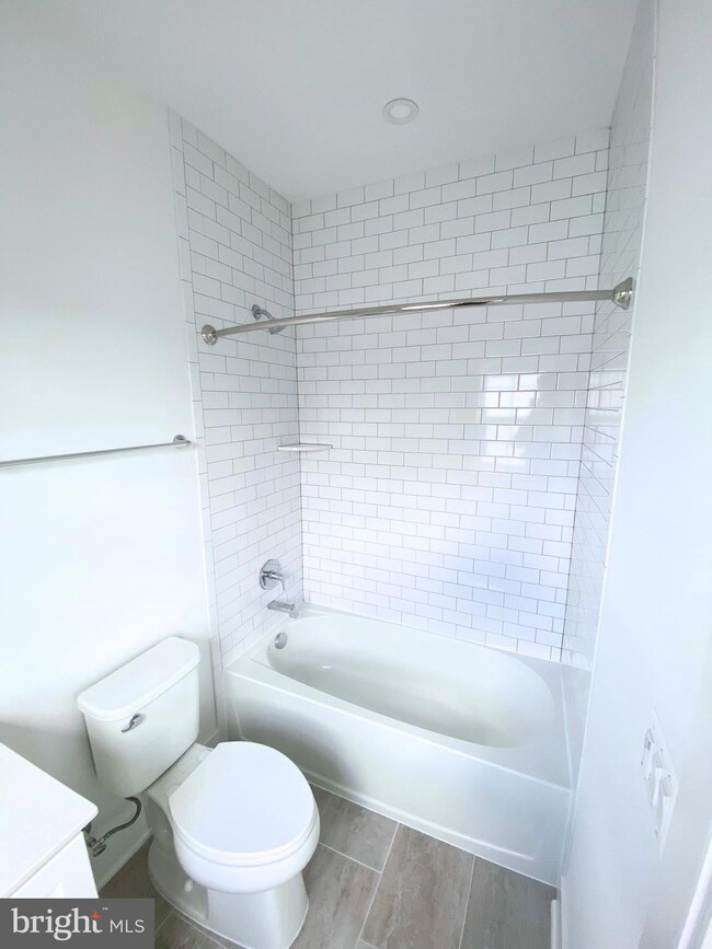 11238 Bunsen St, Reston, VA 20190 - photo 5