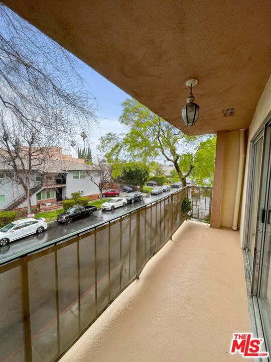 14850 Hesby St unit 203, Sherman Oaks, CA 91403 - photo 5