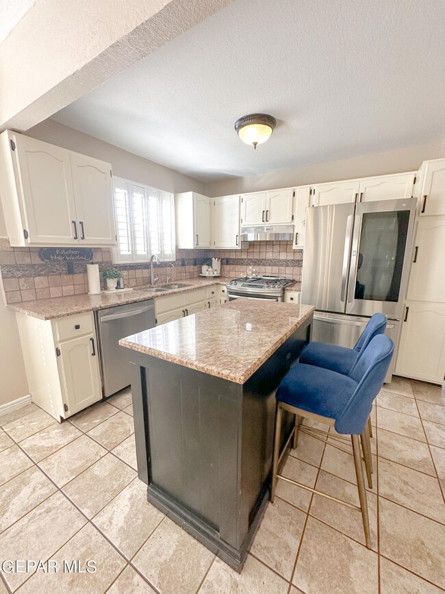 13936 Roslyn Dr, Horizon City, TX 79928 - photo 7