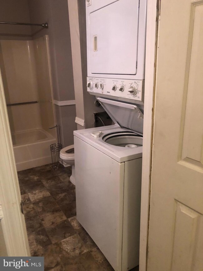 907 Berwyck Ct, Sicklerville, NJ 08081 - photo 7