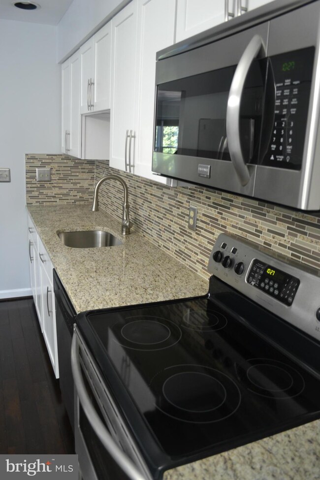 14646 Cambridge Cir, Laurel, MD 20707 - photo 6