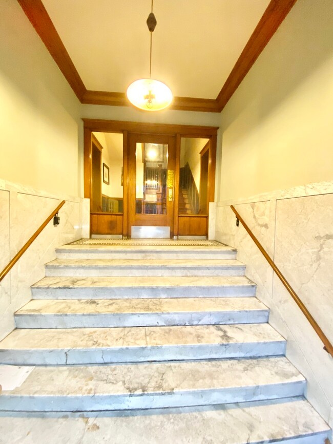 1626 W Rascher Ave unit 2, Chicago, IL 60640 - photo 2