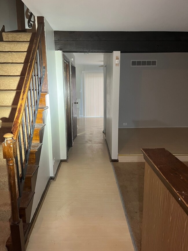 1102 Williamsburg Rd, Country Club Hills, IL 60478 - photo 2