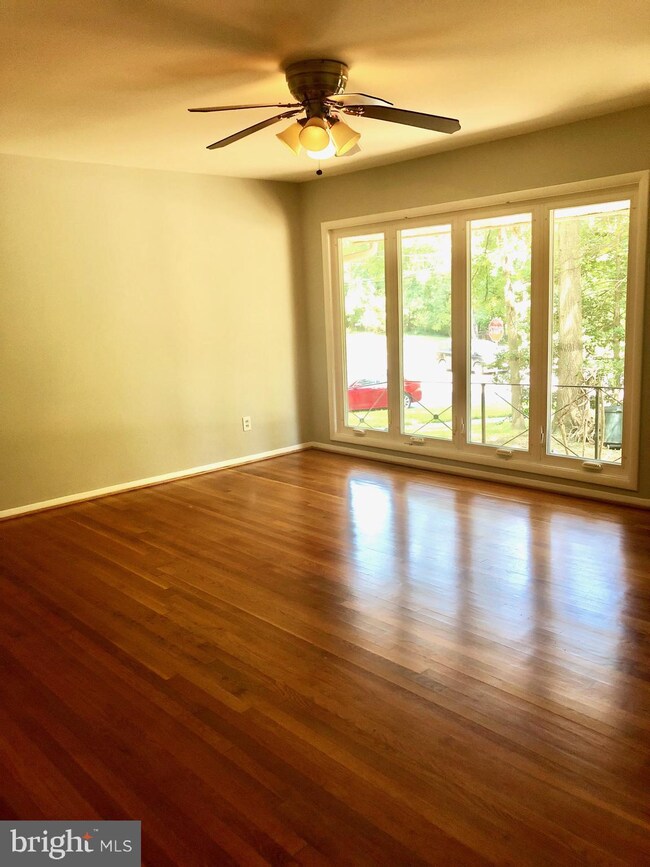 13212 Turkey Branch Pkwy, Rockville, MD 20853 - photo 4