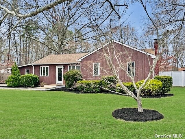 29 Sweetbriar Dr, Mastic, NY 11950 | MLS# ONE3544952 | Homes.com