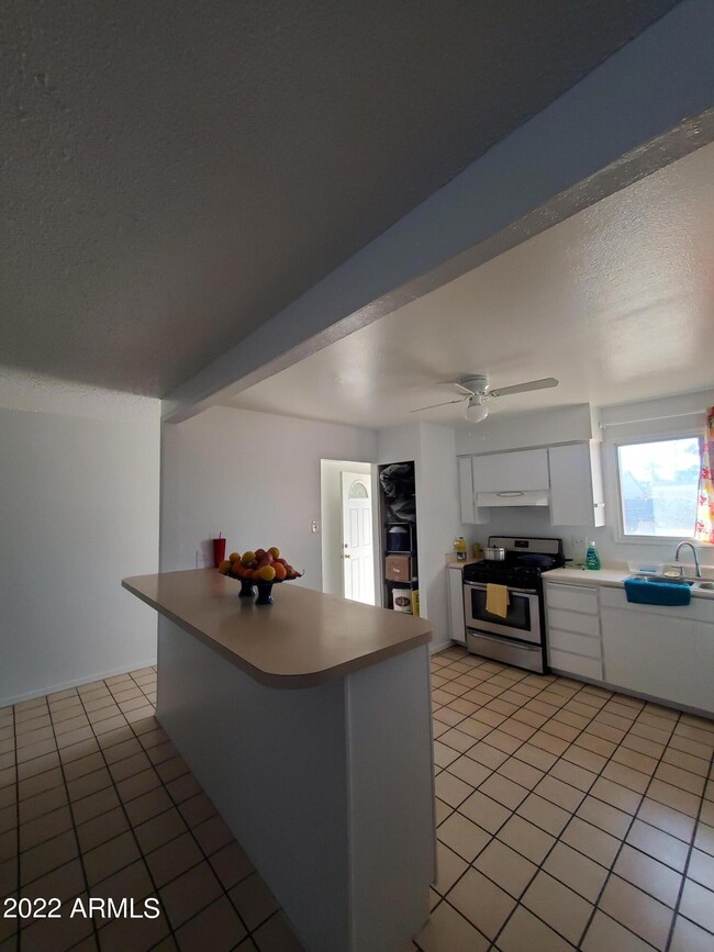 2319 N 48th Dr, Phoenix, AZ 85035 - photo 6