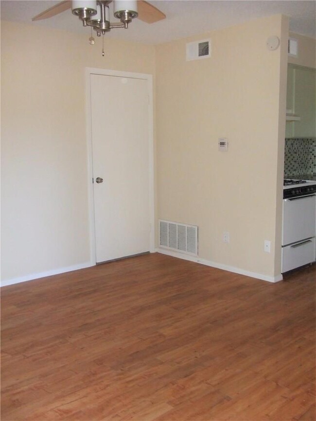 2800 Swisher St unit 217, Austin, TX 78705 - photo 3