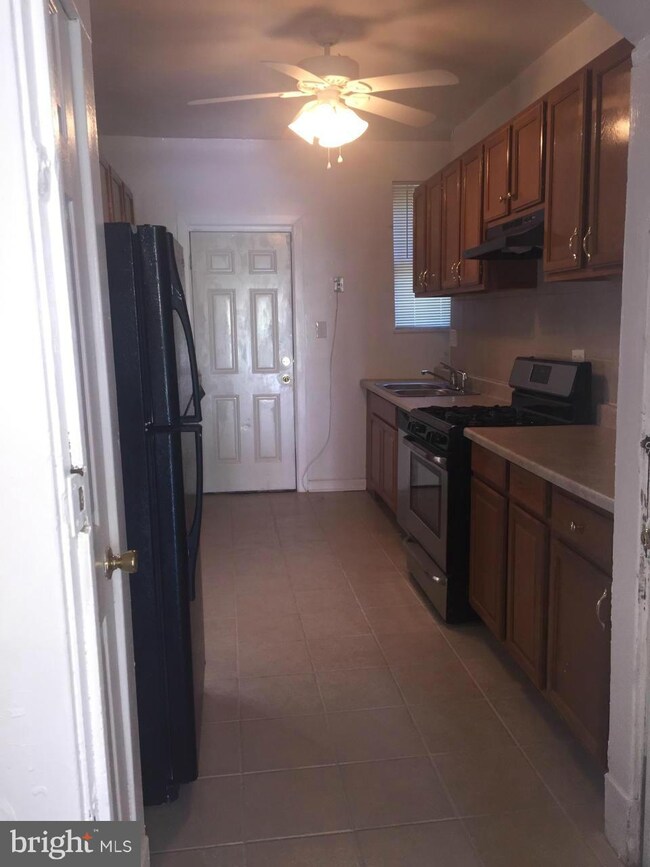 4105 Fairview Ave, Baltimore, MD 21216 - photo 4