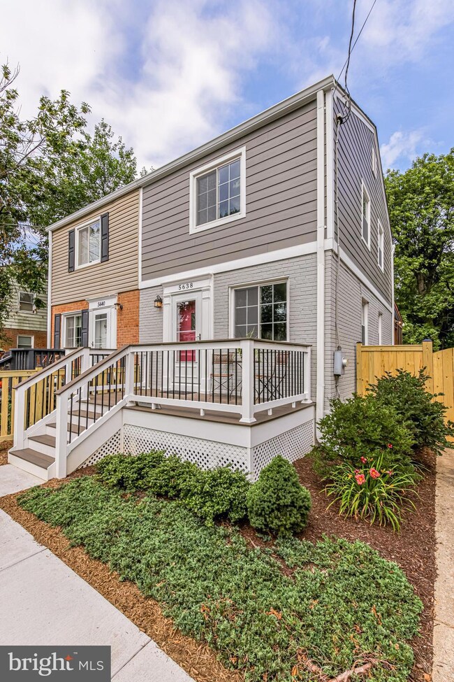 5638 Fenwick Dr, Alexandria, VA 22303 - photo 4