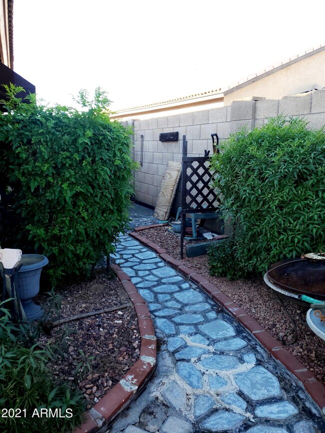 Side Yard Entry