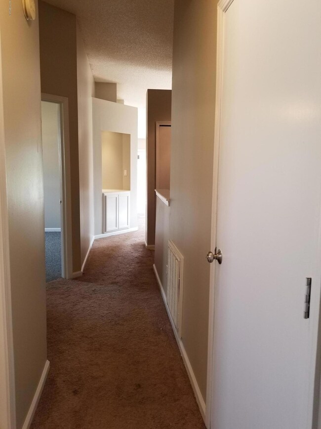 2421 Townsquare Dr, Jacksonville, FL 32216 - photo 5