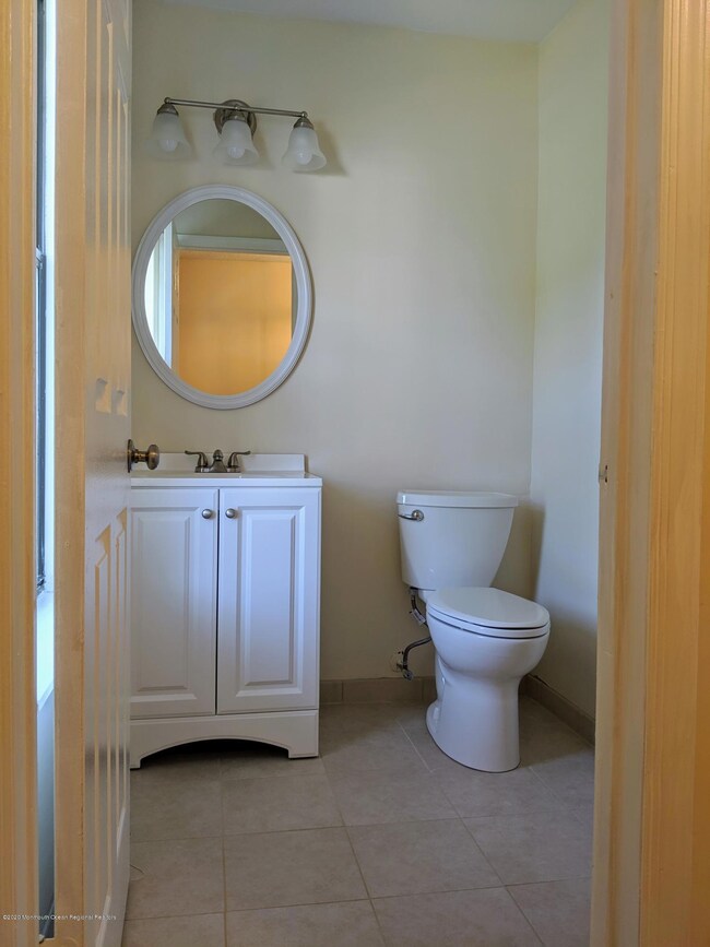 31 Farragut Square, Freehold, NJ 07728 - photo 5