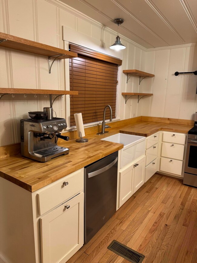 Kitchen Pic 2
