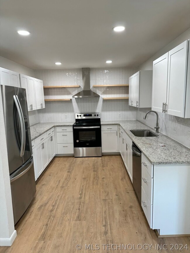 611 W Delaware St, Tahlequah, OK 74464 - photo 3