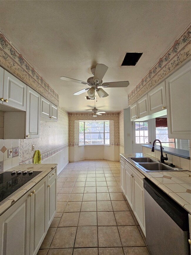 7214 Shady Moss Ln, Houston, TX 77040 - photo 2