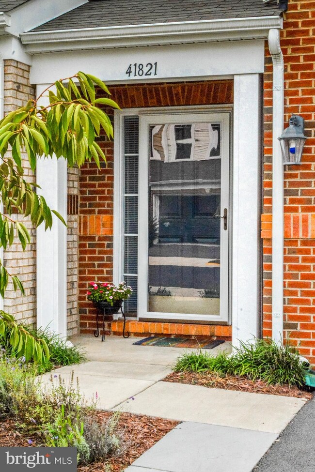 41821 Apatite Square, Aldie, VA 20105 - photo 2