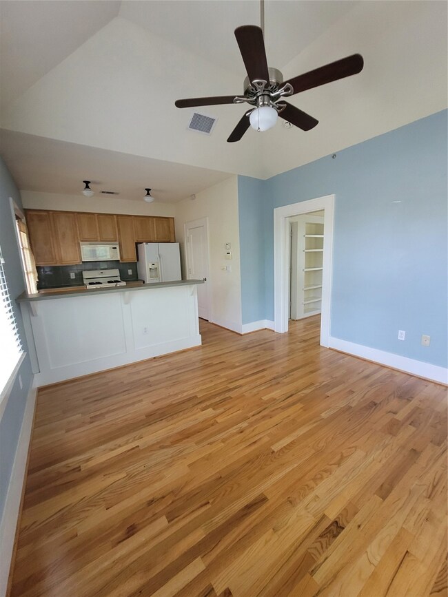 947 Redan St, Houston, TX 77009 - photo 6