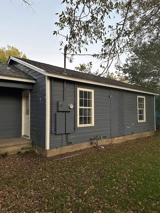 140 Lopez St, Waco, TX 76705 - photo 2