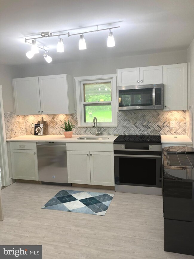 2403 W Walnut St, Colmar, PA 18915 - photo 2